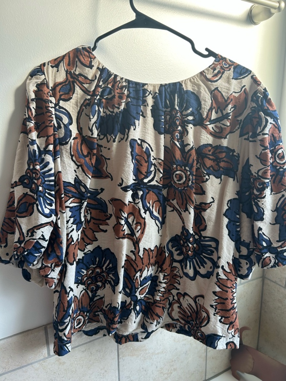 Evereve Floral Puff-Sleeve Blouse in Cream, Blue & Brown - Picture 2 of 3